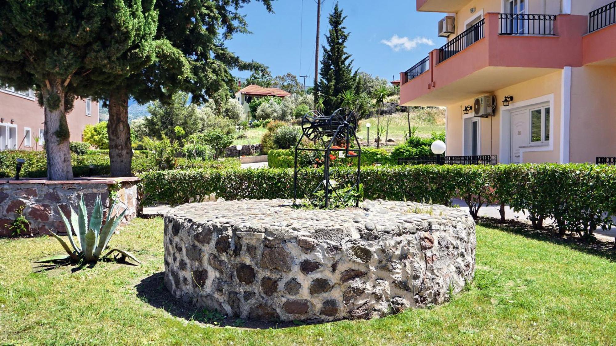 Hotel Marilena Митимна Екстериор снимка